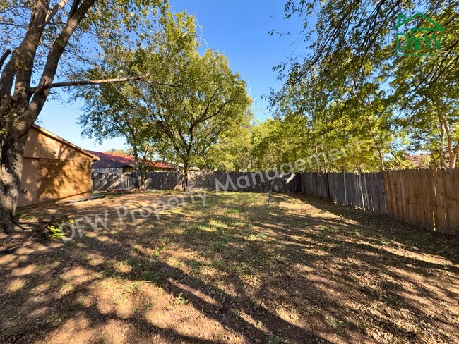 Building Photo - Cozy 3-Bedroom Home with Fireplace, Covered Patio & Large Fenced Backyard for Lease