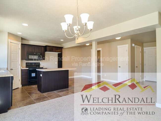 Building Photo - 2433 Wellington Dr