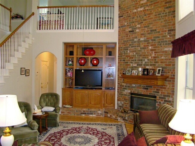 Building Photo - 10700 Pointe View Dr