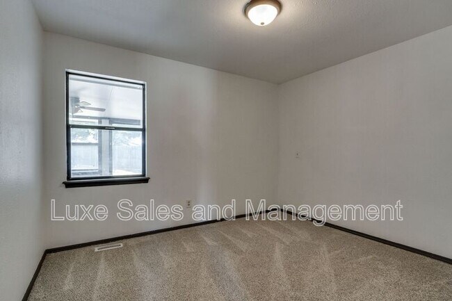 Building Photo - 612 NW 139th St