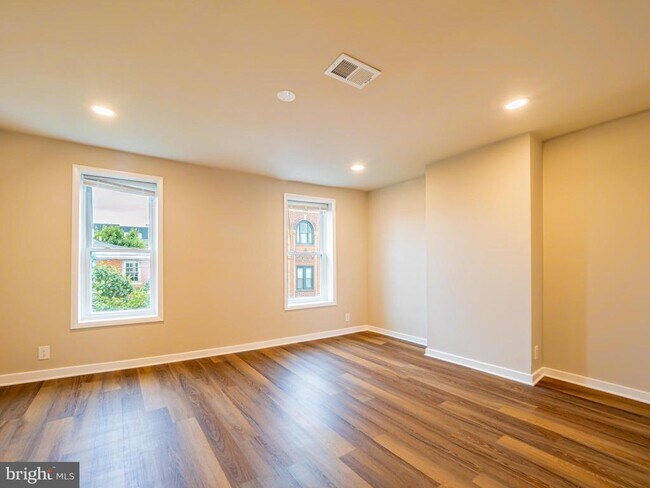 Building Photo - 161 Brown St