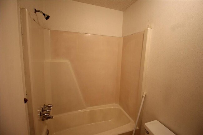 Building Photo - 1002 King Albert St