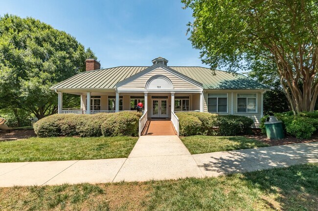 Building Photo - Gorgeous Lake Hogan Farms townhome available NOW!