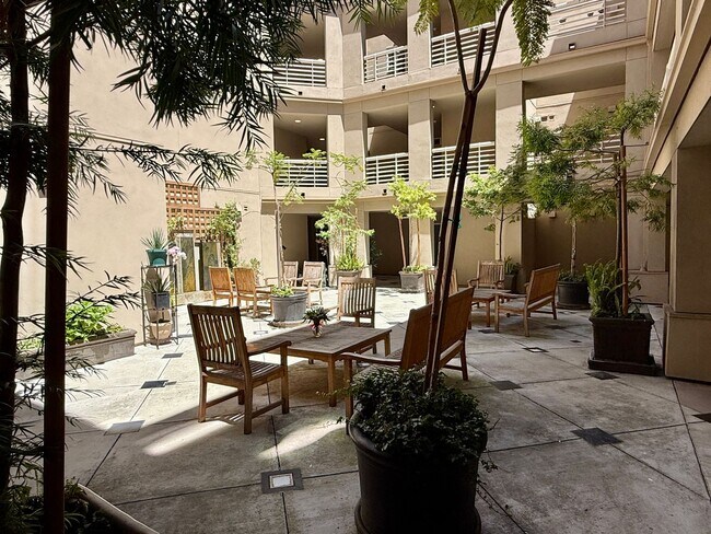 Building Photo - Beautiful 2 bedroom, 2 bath condo for rent...
