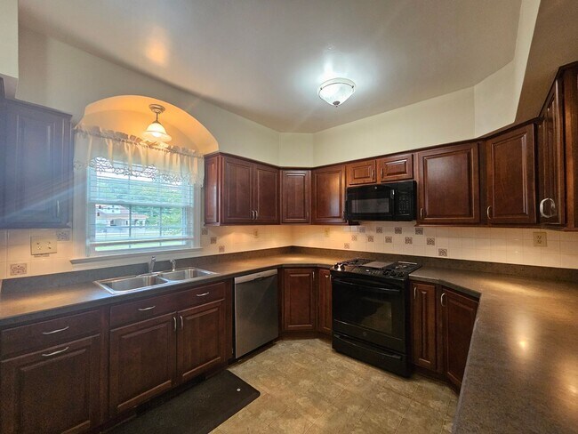 Building Photo - WITCH DUCK POINT