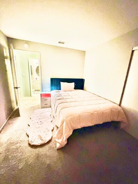 Building Photo - 1072 Maywood Ln