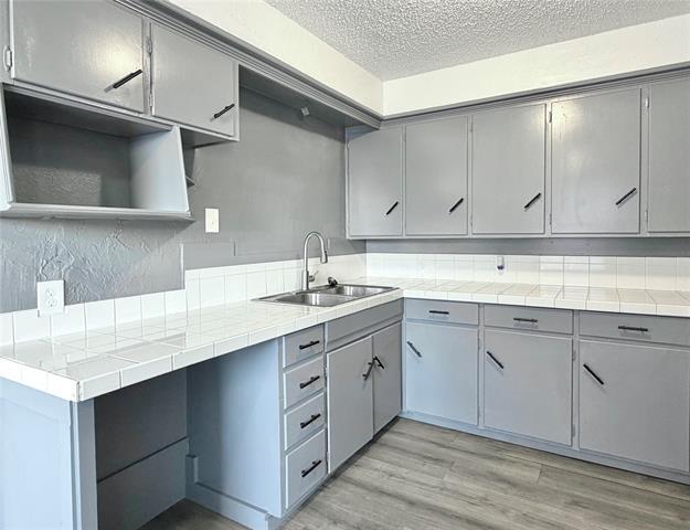 Building Photo - 2526 Louise St