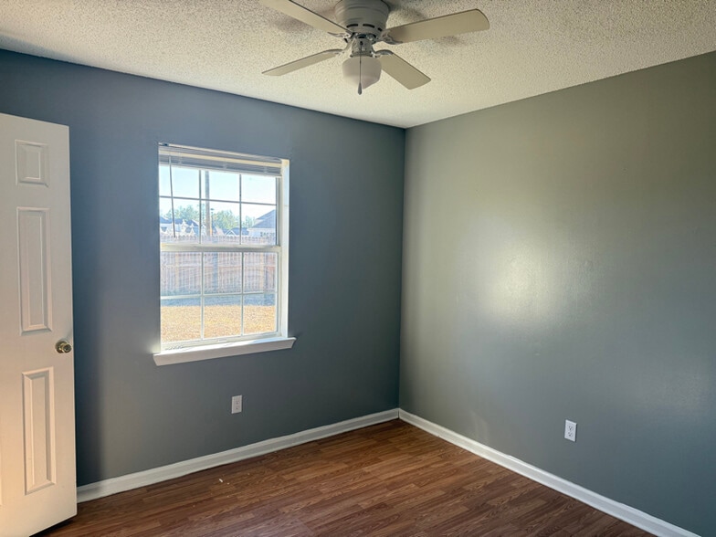 Building Photo - 79 Kenny Dr