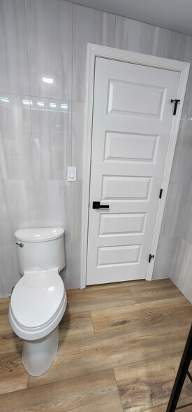 Building Photo - 241 Center Ave