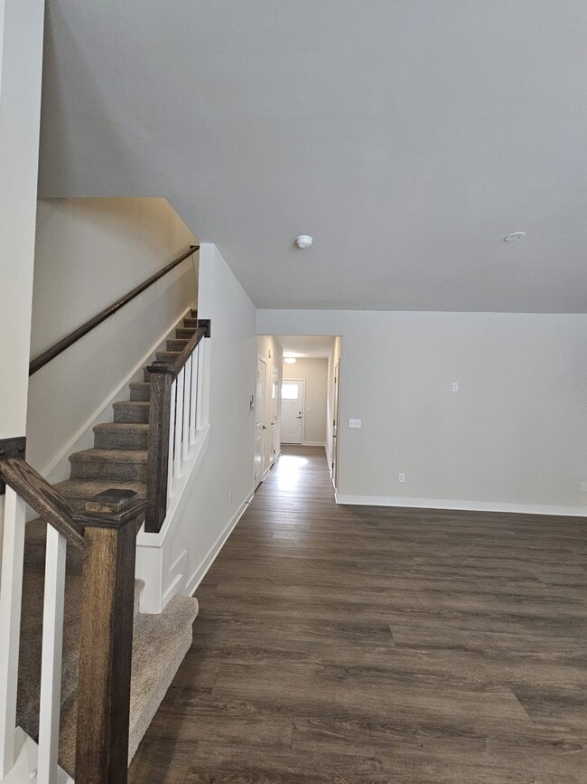 Building Photo - 209 Lograto Ln