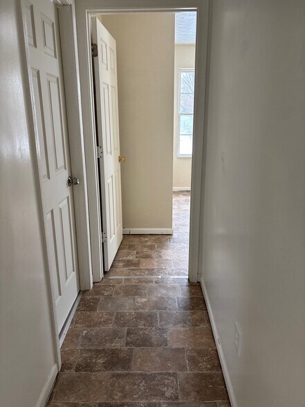 Building Photo - 57 W Warren Ave