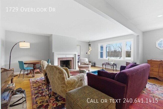 Building Photo - 1729 Overlook Dr