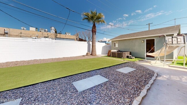 Building Photo - 3714 E Amelia Ave