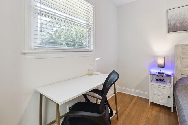 Building Photo - Fully Furnished: Beautiful 4-Bedroom Home ...