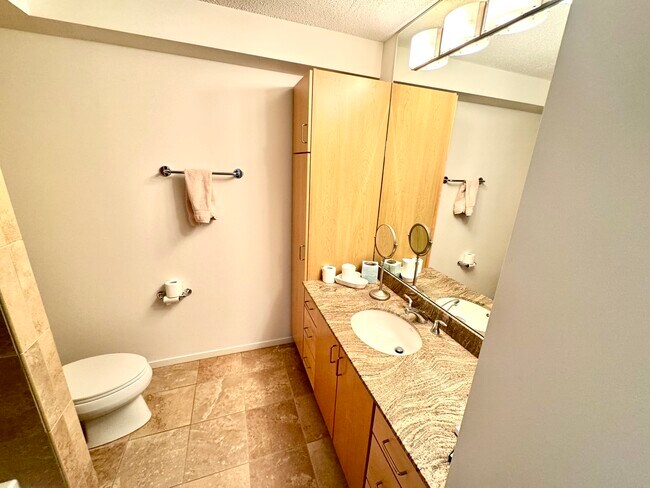 Building Photo - 9725 Woods Dr
