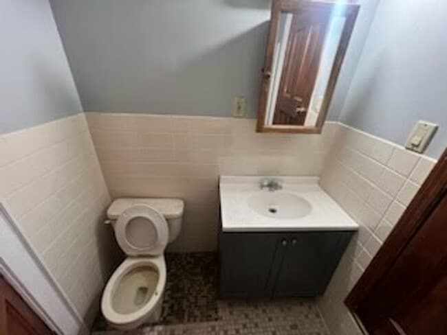 Building Photo - 2146 S Aldrich St