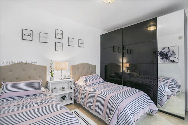 Building Photo - 1830 S Ocean Dr