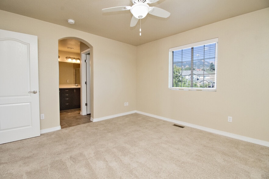 Building Photo - 1728 Portland Gold Dr