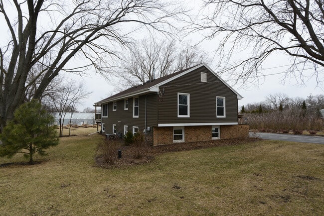 Building Photo - 1070 Center Dr