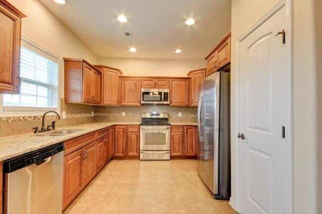 Building Photo - 3373 Wiser Dr