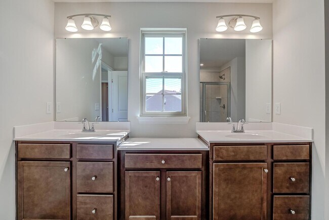 Building Photo - 5 Bedroom Home in Youngsville, right off o...