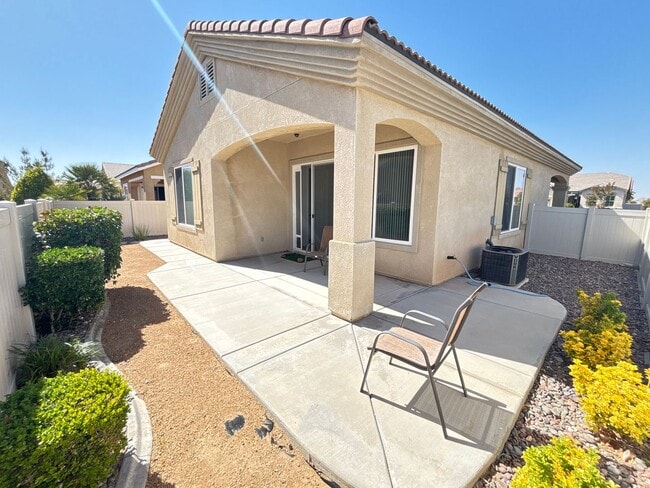 Building Photo - Del Web Rental 2 Bedroom