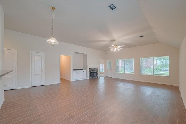 Building Photo - 11106 Fairway Dr