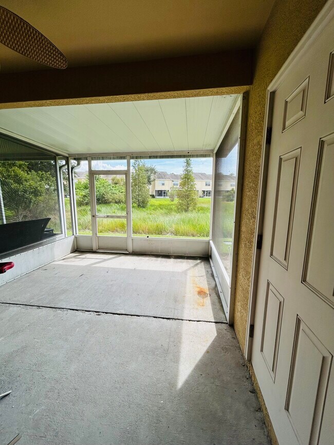 Building Photo - 10445 Heron Lake Dr