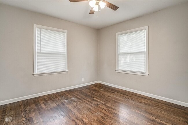 Building Photo - Your Cozy Kansas City Retreat Awaits – Wit...
