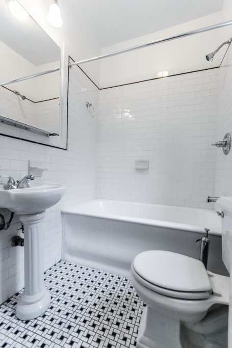 Building Photo - 305 W 45th St
