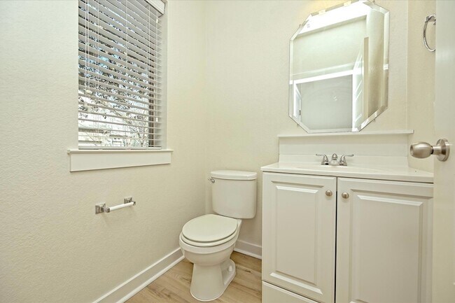 Building Photo - 2101 Rivers Edge Way