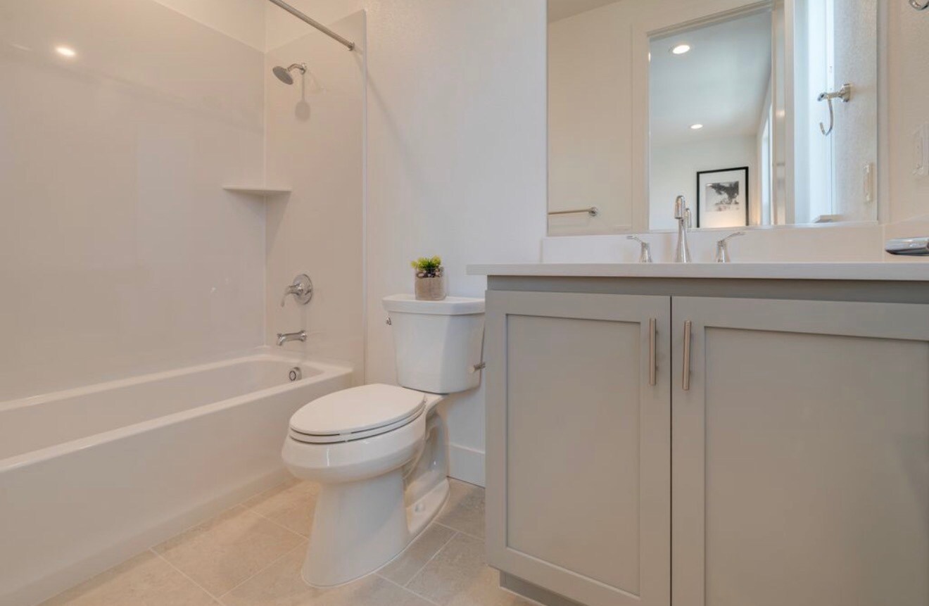 Building Photo - 1423 Venice Ter