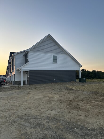 Building Photo - Brynn Mar Crossing