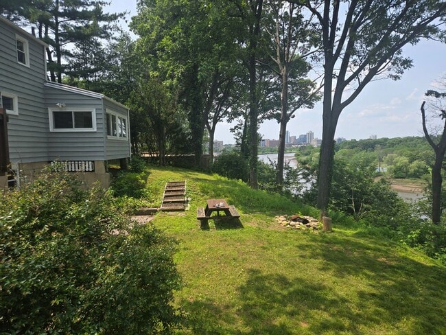 Building Photo - Amazing views overlooking the Raritan River! Commuter delight! Single family home with 2-bedroom,...