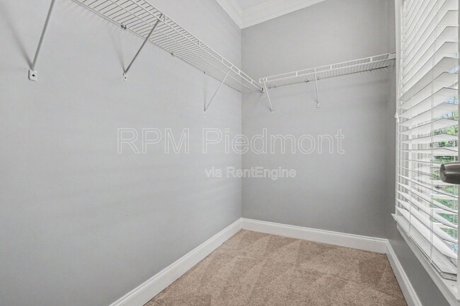 Building Photo - 1034 Hubbard St SW