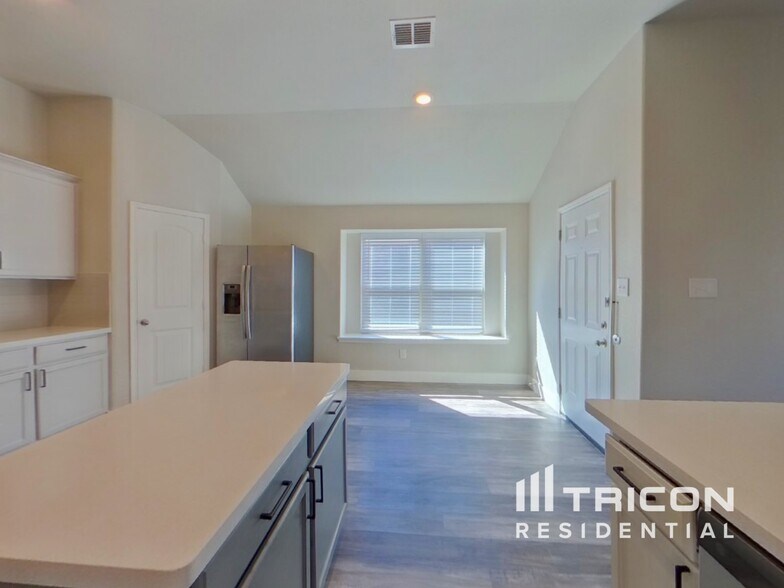 Building Photo - 1025 N Churchill Dr