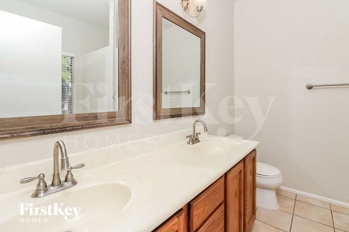 Building Photo - 9747 N Sandy Valley Dr