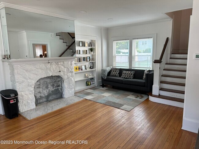 Building Photo - 208 Lockwood Pl