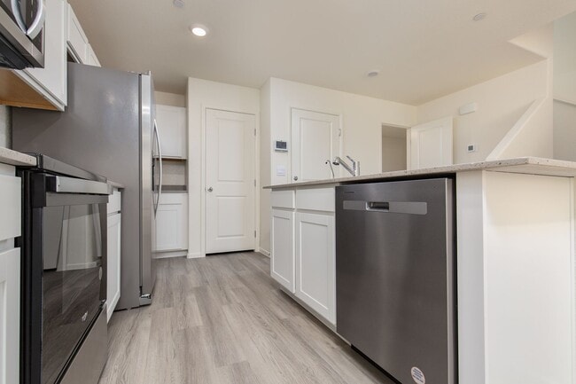 Building Photo - Stunning New-Build Townhouse in Growing 89139 Neighborhood