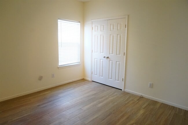 Building Photo - 2514 Hawks Rd