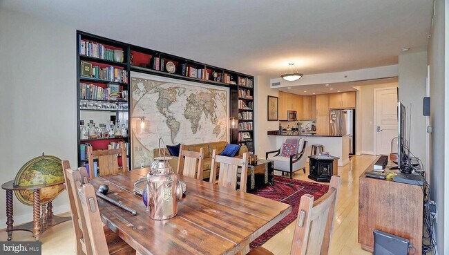 Building Photo - 8220 Crestwood Heights Dr