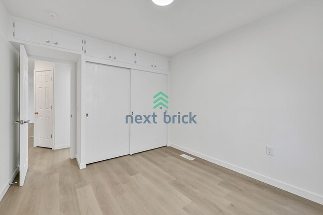 Building Photo - A beautiful 4 bed and 2 bathroom house for rent