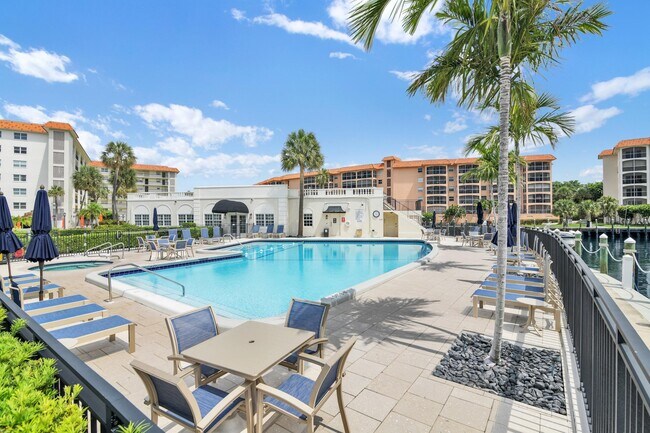 Building Photo - 2871 N Ocean Blvd