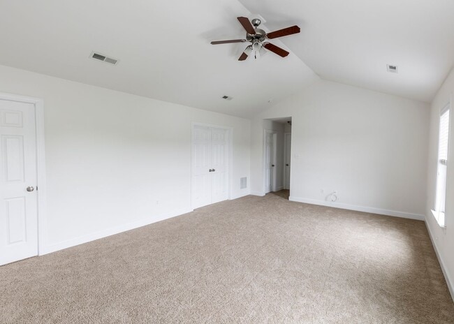 Building Photo - Huge house with vaulted ceilings and fenced in rear yard