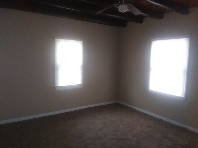 Building Photo - 4535 S Main St