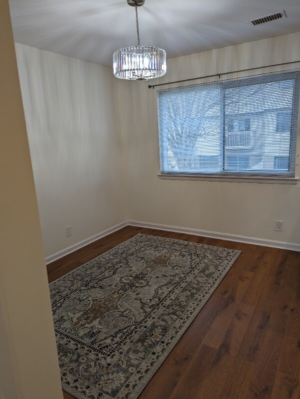 Building Photo - 2494 Glengyle Dr