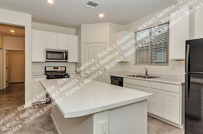 Building Photo - 8821 E Stone Meadow Cir