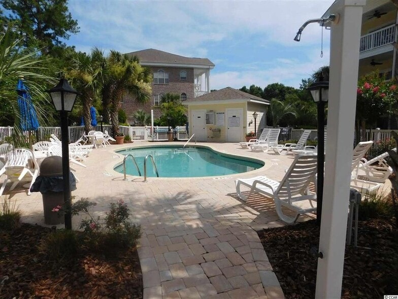 Building Photo - 4241 Hibiscus Dr