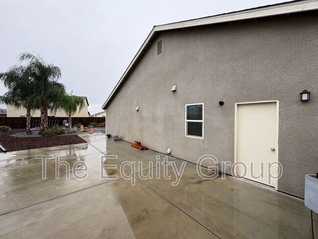 Building Photo - 4201 W Wren Ave