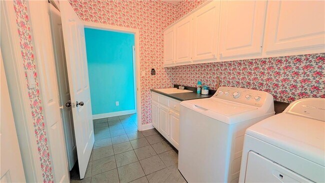 Building Photo - 2939 Rivercrest Dr